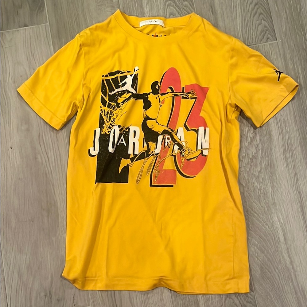 Jordan Boys Yellow T-Shirt Size: M